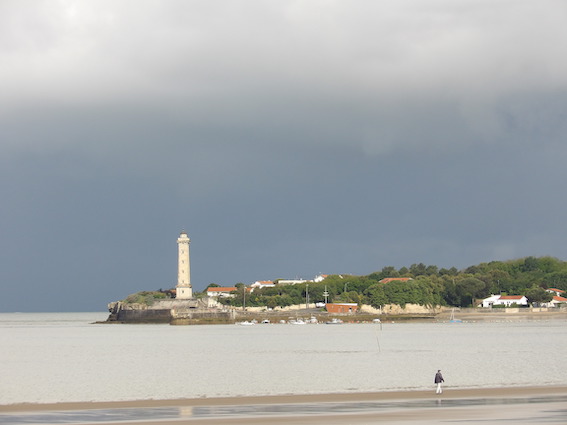 Phare_de_Vallières_ST_Georges_de__Didonne.JPG